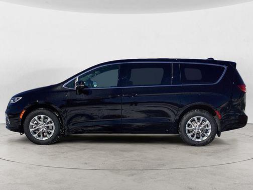 2025 Chrysler Pacifica L