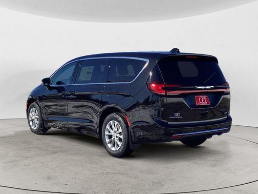 2025 Chrysler Pacifica L