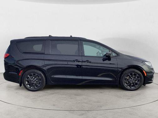 2024 Chrysler Pacifica Hybrid S Appearance Pkg