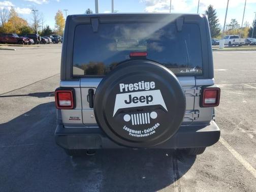 Photo 4 of 6 of 2018 Jeep Wrangler Unlimited Sport