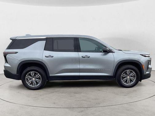 2024 Chevrolet Traverse LS