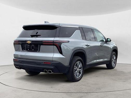 2024 Chevrolet Traverse LS