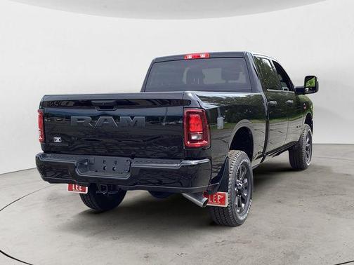 Diamond Black Crystal Pearlcoat 2026 RAM 3500 Big Horn Crew Cab 4x4 6'4' Box