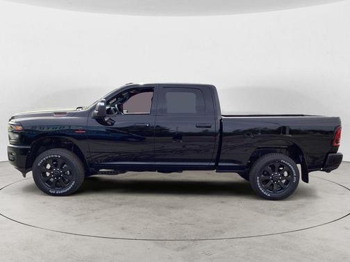 Diamond Black Crystal Pearlcoat 2026 RAM 3500 Big Horn Crew Cab 4x4 6'4' Box