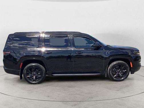 Diamond Black Crystal Pearlcoat 2023 Jeep Wagoneer Series II Carbide 4x4