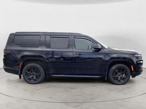 Diamond Black Crystal Pearlcoat 2023 Jeep Wagoneer Series II Carbide 4x4