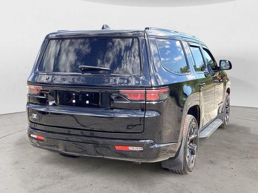 Diamond Black Crystal Pearlcoat 2023 Jeep Wagoneer Series II Carbide 4x4