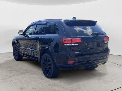 Diamond Black Crystal Pearlcoat 2019 Jeep Grand Cherokee Altitude
