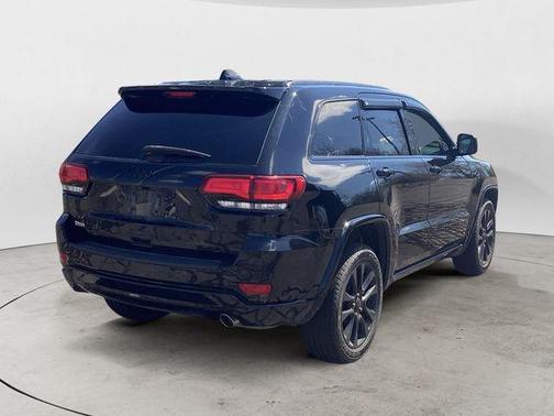 Diamond Black Crystal Pearlcoat 2019 Jeep Grand Cherokee Altitude