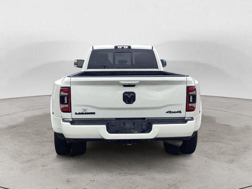 2021 RAM 3500 Laramie Crew Cab 4x4 8' Box