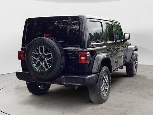 Black Clearcoat 2025 Jeep Wrangler 4-Door Sahara 4x4