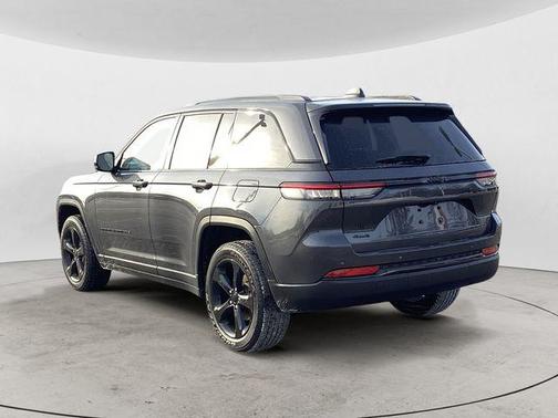 2022 Jeep Grand Cherokee Altitude