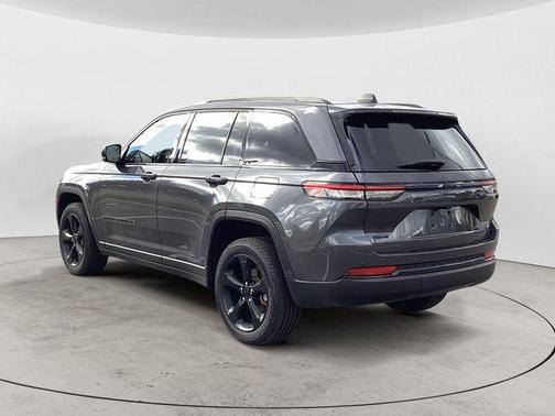 2022 Jeep Grand Cherokee Altitude
