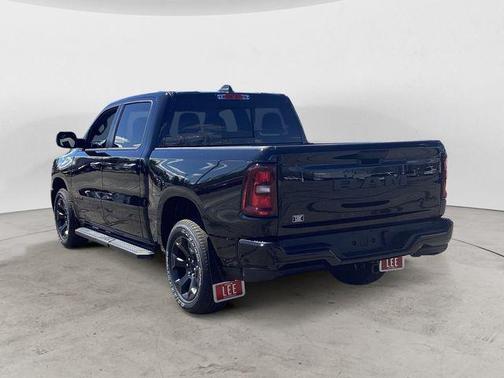 Diamond Black Crystal Pearlcoat 2026 RAM 1500 Express