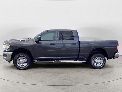 2024 RAM 2500 Tradesman Crew Cab 4x4 6'4' Box