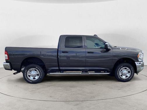 2024 RAM 2500 Tradesman Crew Cab 4x4 6'4' Box