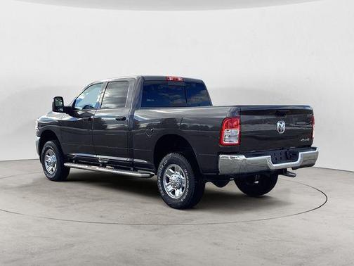 2024 RAM 2500 Tradesman Crew Cab 4x4 6'4' Box