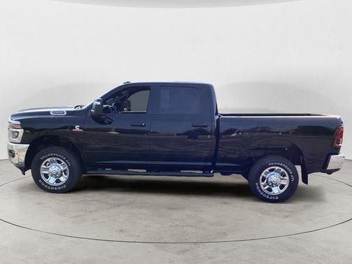 2025 RAM 2500 Tradesman Crew Cab 4x4 6'4' Box