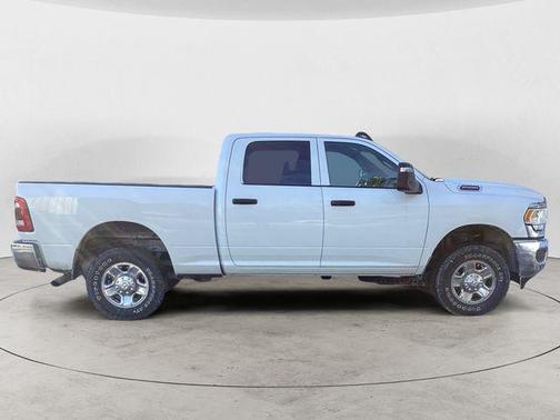 2024 RAM 2500 Tradesman Crew Cab 4x4 6'4' Box