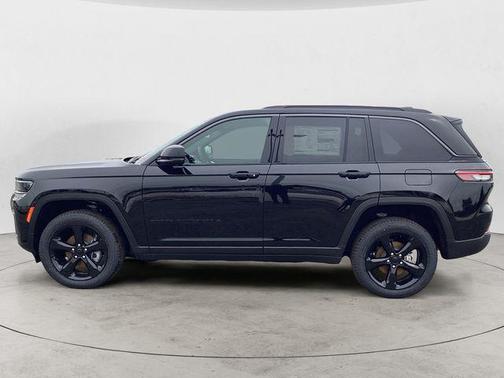 Diamond Black 2026 Jeep Grand Cherokee Limited