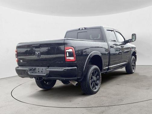 Diamond Black Crystal Pearlcoat 2022 RAM 2500 Laramie Crew Cab 4x4 6'4' Box