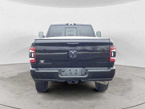 Diamond Black Crystal Pearlcoat 2022 RAM 2500 Laramie Crew Cab 4x4 6'4' Box
