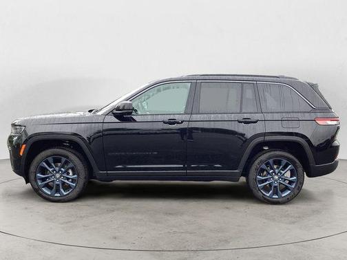 Diamond Black Crystal Pearlcoat 2026 Jeep Grand Cherokee Limited