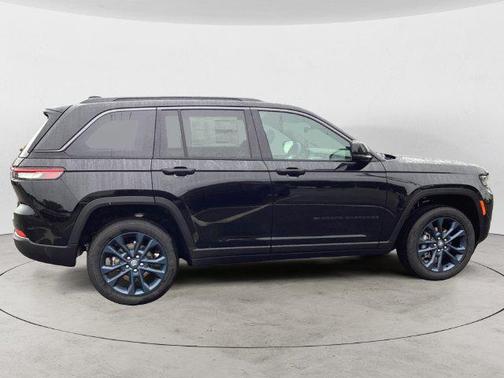 Diamond Black Crystal Pearlcoat 2026 Jeep Grand Cherokee Limited