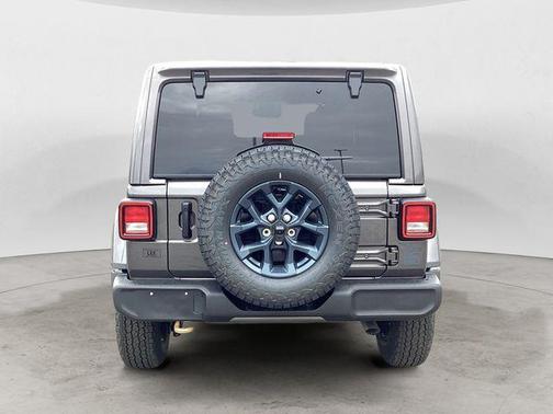 Granite Crystal Metallic Clearcoat 2026 Jeep Wrangler Sport