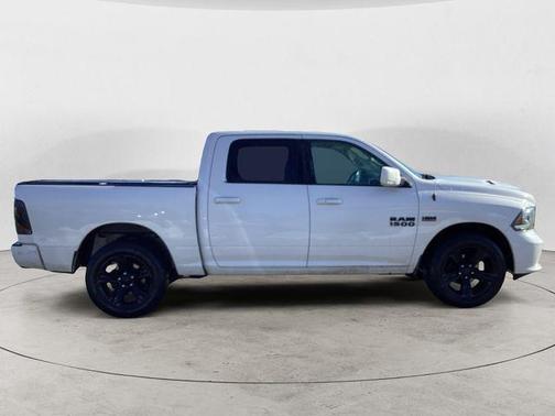 2017 RAM 1500 Night Crew Cab 4x4 5'7' Box
