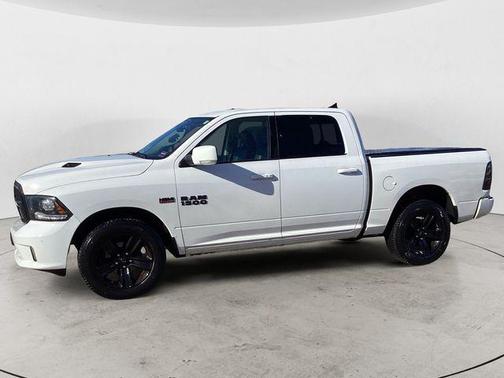 2017 RAM 1500 Night Crew Cab 4x4 5'7' Box