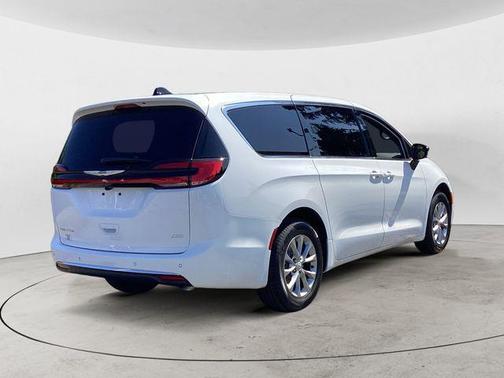 2026 Chrysler Pacifica L