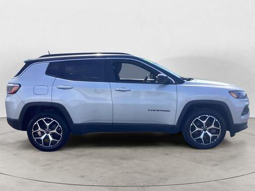 Silver Zynith Metallic Clearcoat 2025 Jeep Compass Limited