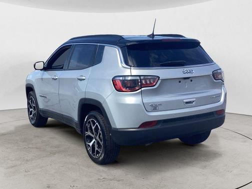 Silver Zynith Metallic Clearcoat 2025 Jeep Compass Limited