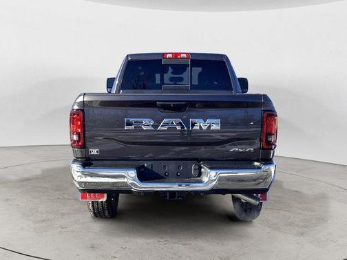 2026 RAM 2500 Tradesman Crew Cab 4x4 6'4' Box