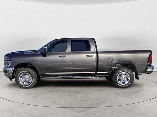 2026 RAM 2500 Tradesman Crew Cab 4x4 6'4' Box