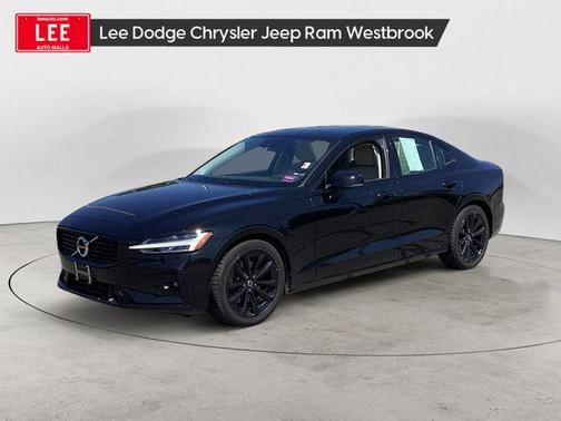 2022 Volvo S60 T5 Momentum