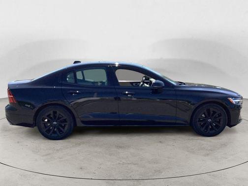 2022 Volvo S60 T5 Momentum
