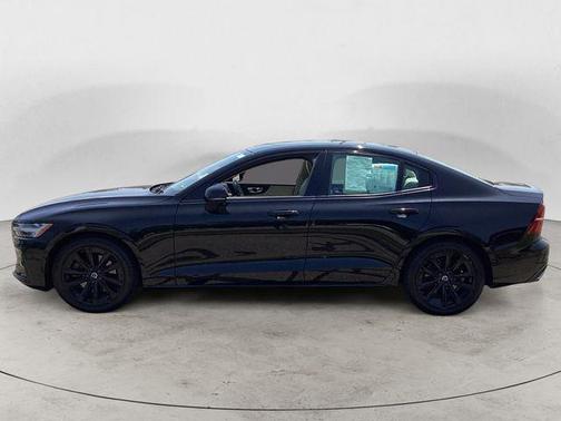 2022 Volvo S60 T5 Momentum