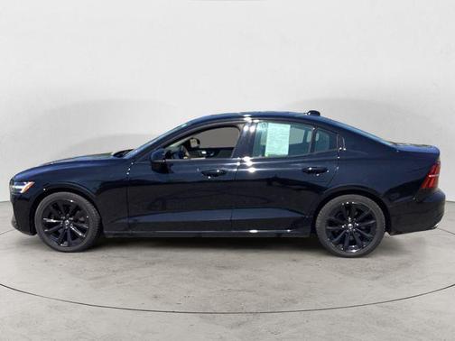 2022 Volvo S60 T5 Momentum