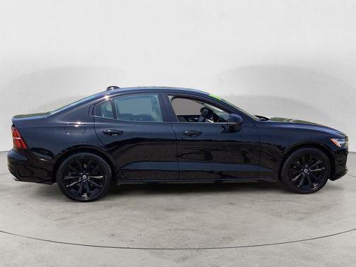 2022 Volvo S60 T5 Momentum