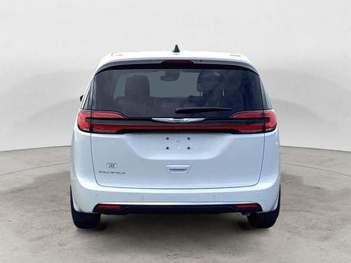 2025 Chrysler Pacifica L