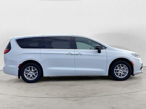 2025 Chrysler Pacifica L