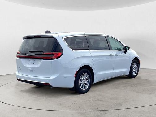 2025 Chrysler Pacifica L