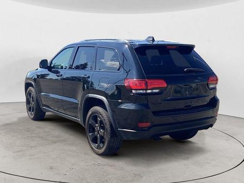 Diamond Black Crystal Pearlcoat 2018 Jeep Grand Cherokee Upland
