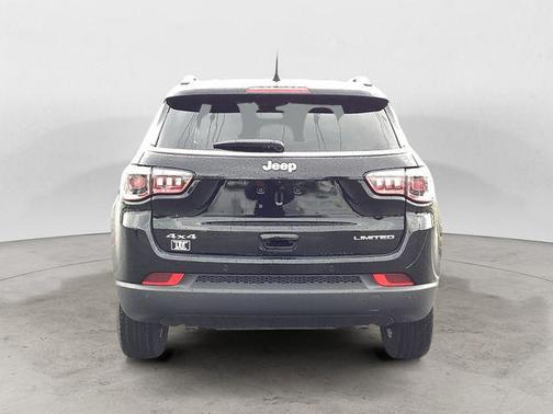 Diamond Black Crystal Pearlcoat 2026 Jeep Compass Limited