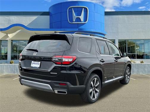 2025 Honda Pilot Touring 8-Passenger