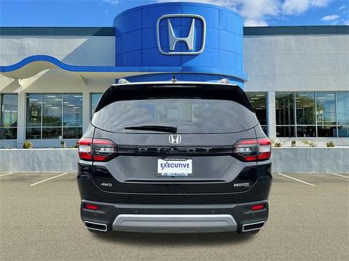 2025 Honda Pilot Touring 8-Passenger