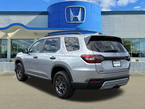 Lunar Silver Metallic 2025 Honda Pilot TrailSport