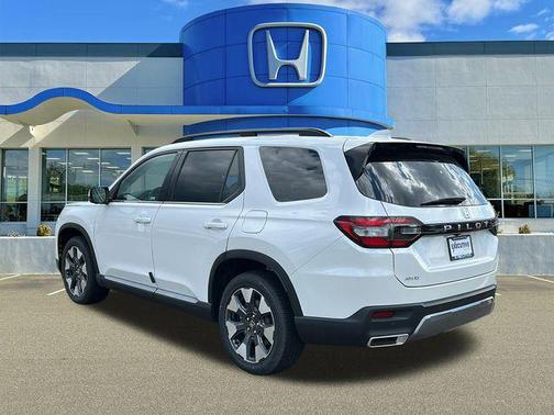 Platinum White Pearl 2026 Honda Pilot Elite
